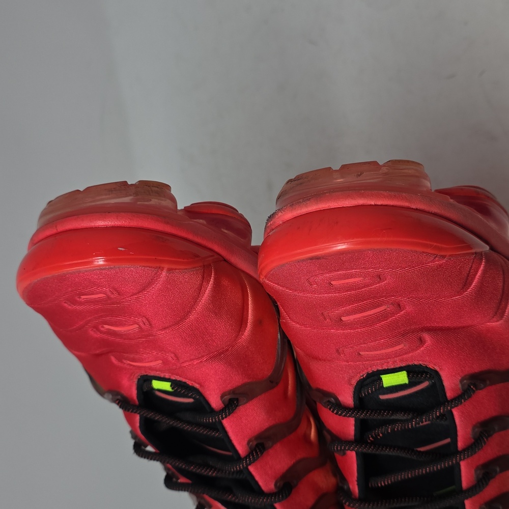 Nike Gradient Red and Pink Athletic Sneakers with Neon Green Men's Size 12 - Picture 7 of 7
